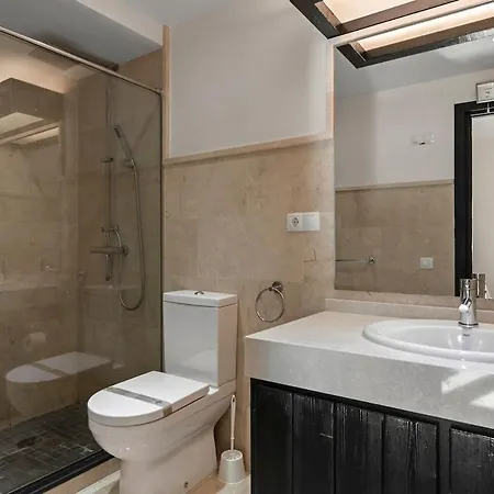 3 En Puerto Banus